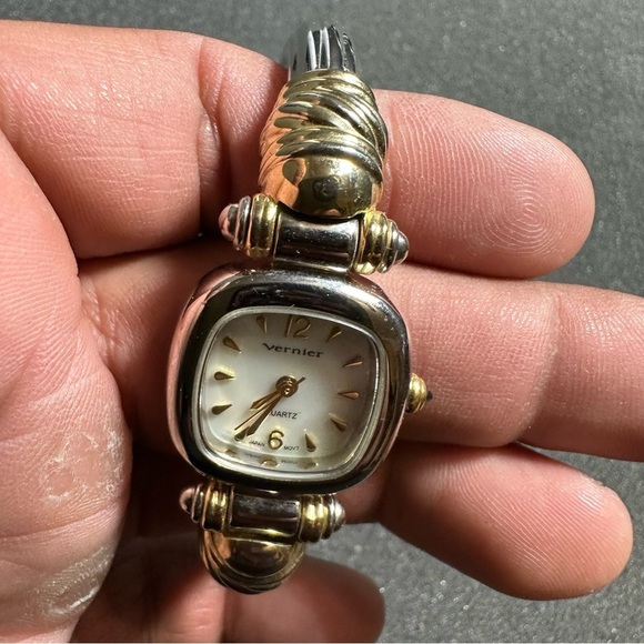 Vernier Ladies Quartz Cuff Watch Silver/Gold Tone Hinged Working New Battery - Picture 3 of 8
